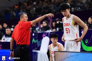 媒体人指出：杨瀚森可能在后天与荷兰的热身赛中参赛，正值FIBA比赛窗口期
