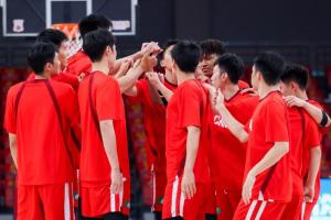 直播吧:男篮21日热身赛迎战多年轻球员的澳大利亚队,超新星加盟