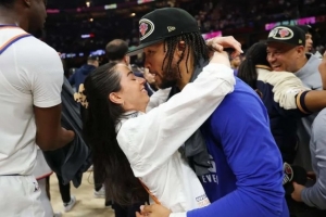 NBA神仙眷侣！纽约王者背后有贤内助，布伦森因她成为人生赢家