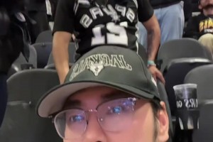 15投仅3中！马刺主场现场球迷脸都黑了：福克斯最大罪人