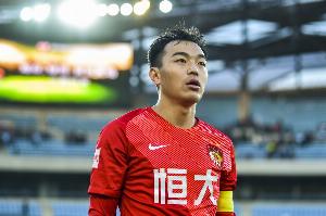 冯潇霆:亚冠决赛前夕与郜林、曾诚同玩英雄联盟至凌晨3时