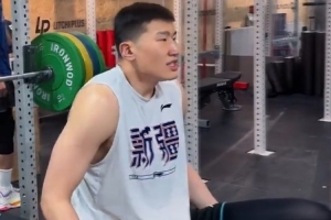 李炎哲抖音展示卧推110Kg：蓄势待发，追求卓越自我