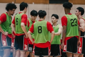 下月与我国男篮交手是否进行？日本篮球协会展示日本男篮训练照片，河村勇辉位列其中