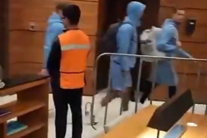 英格兰魔鬼主场遇嘘声,抵达墨西哥酒店后遭遇数百球迷嘘声