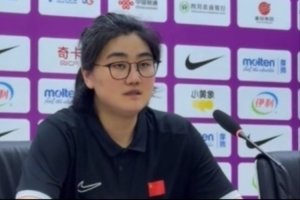 中国U17女篮教练:对抗年龄较长的职业队,球员展现团队协作精神