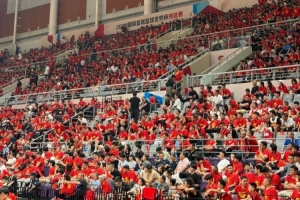 中国男篮主场不敌日本，沈阳奥体中心观众提前离席