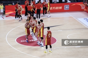 中国男篮关键战在即！媒体人强调：锋线和篮板是关键！