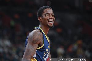 CBA外援续约权成为多队争夺焦点,本土球员转会流程更为复杂