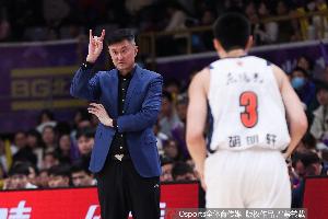 解说：杜锋身兼多项社会职务且权力欲望强烈，常无法全程指导训练