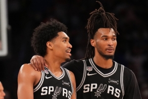 福克斯：哈珀与卡斯尔潜力巨大，未来有望入选全明星及最佳阵容
